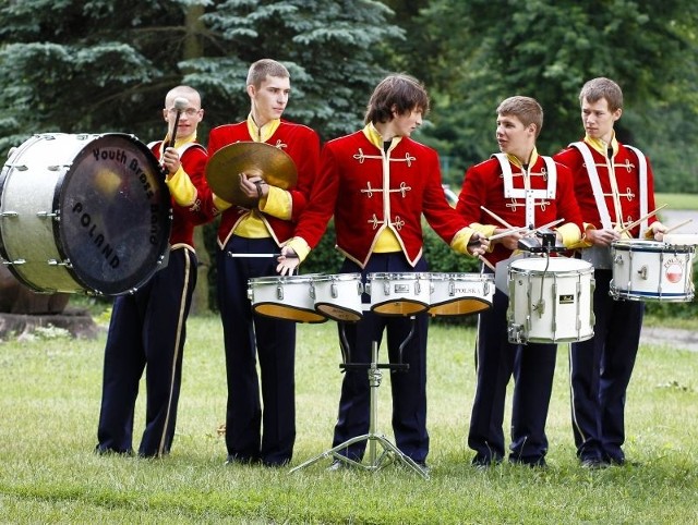 Przemysław Wicher (od lewej), Patryk Pużuk, Marcin Mickiewicz, Gabriel Kryński i Łukasz Prokopowicz to członkowie zespołu Percussion Band, którzy zostali wyróżnieni przez holenderską firmę muzyczną