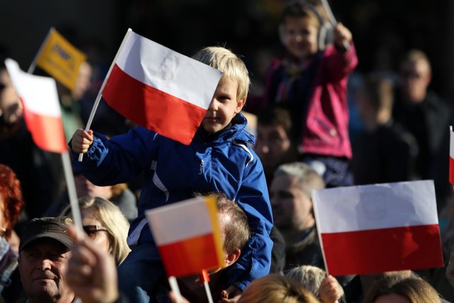 11 listopada obchodzimy narodowe święto odzyskania przez Polskę niepodległości. 12 listopada 2019 to normalny dzień pracy i  nauki - nie jest dniem wolnym.