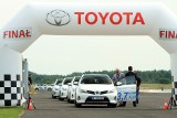 2.3 l/100 km hybrydową Toyotą Auris