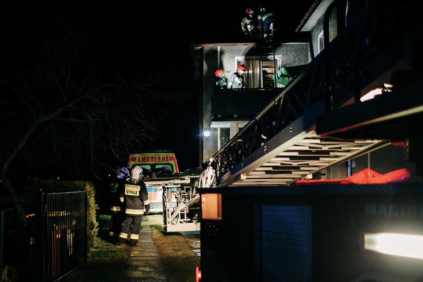 Mężczyzna zmarł na dachu w Starych Siołkowicach. Nietypowa interwencja strażaków
