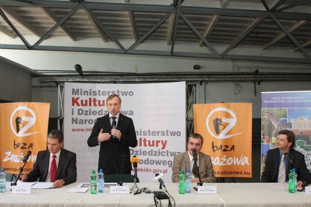 Minister Bogdan Zdrojewski zażyczył sobie by spotkanie w Kielcach odbyło się w Bazie Zbożowej. &#8211; Miejsca o takim charakterze mogą liczyć na moje poparcie &#8211; stwierdził po zapoznaniu się z działalnością Bazy.