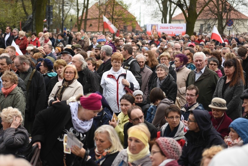 Rocznica chrztu Polski: Uroczysta procesja przeszła do...