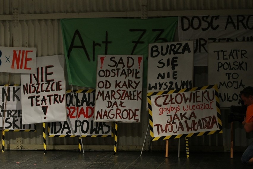 Wrocław: Protest zespołu Teatru Polskiego. Nie chcą Morawskiego na dyrektora (ZDJĘCIA)