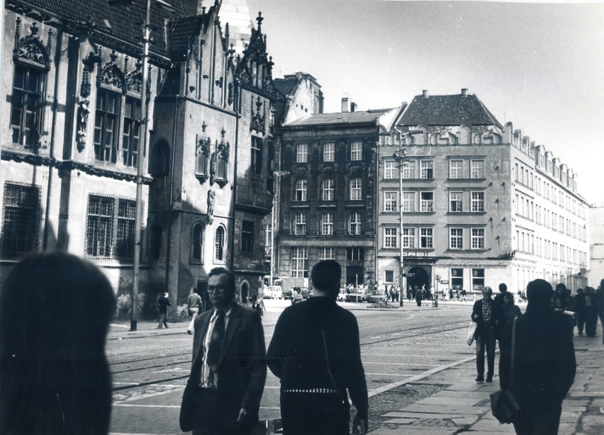 Jeszcze trzydzieści lat temu wrocławski Rynek wyglądał...