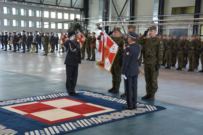 Uroczysta zmiana dowódcy 1. Brygady Lotnictwa Wojsk Lądowych  w Inowrocławiu [zdjęcia]