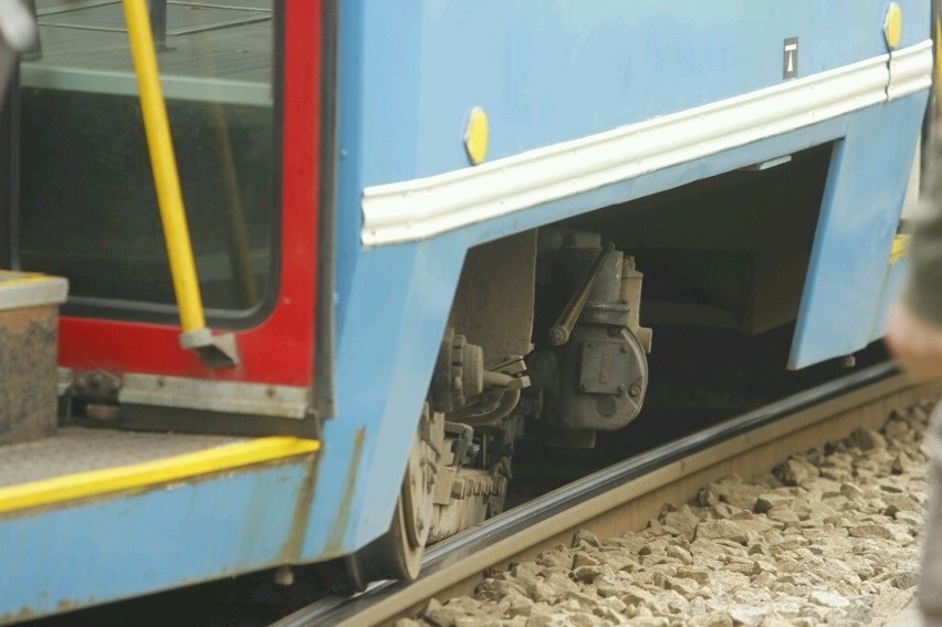 Wrocław: Tramwaj wykoleił się na pl. Społecznym. Były objazdy (ZDJĘCIA)