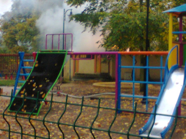 Do pożaru doszło przy placu zabaw w Wąbrzeźnie, a nie jak wcześniej podawaliśmy - na placu zabaw.