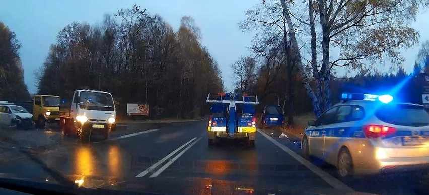 Wypadek 4 samochodów w Świerklańcu