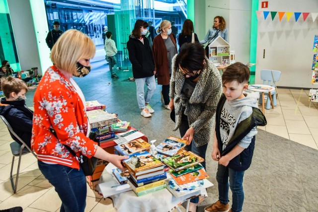 „SALE z książkami. Kiermasz książki przeczytanej dla dzieci” wraz z atrakcjami towarzyszył niedzielnemu (30 maja 2021 r.) Frymarkowi bydgoskiemu