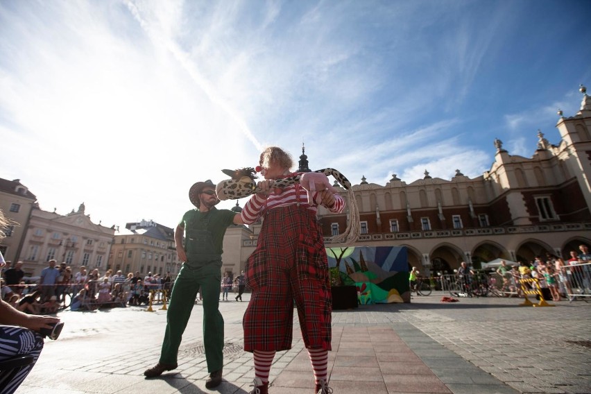 "Szalony świat" teatr Pinezka