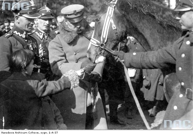 Marszałek Józef Piłsudski urodził się 5 grudnia 1867 r. w Zułowie, zmarł 12 maja 1935 r. w Warszawie