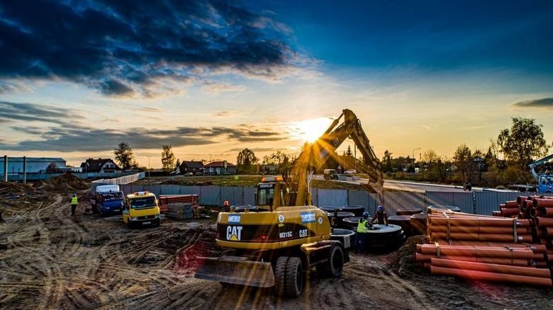 Około 12 tysięcy metrów kwadratowych powierzchni handlowej,...