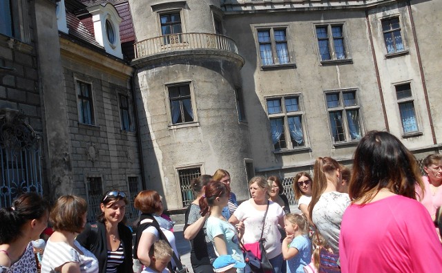 Dzieci z przedszkola z Żywocic razem z rodzicami zwiedzały w czerwcu Moszną.