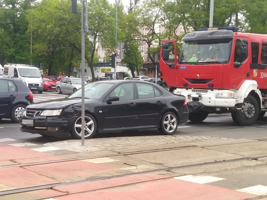 Wypadek BMW i saaba w centrum Wrocławia (ZDJĘCIA)