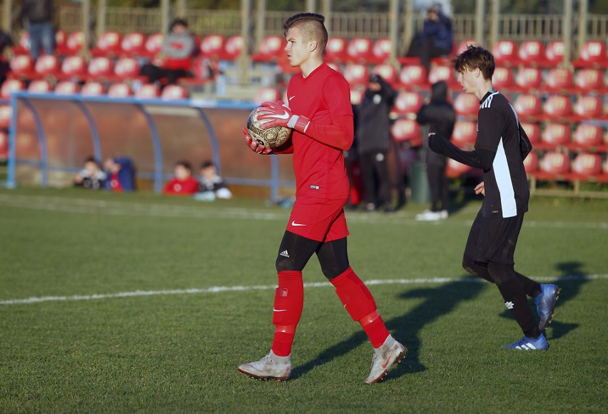 Centralna Liga Juniorów. Leicester też podziwia AKS SMS. Piękny gol po testach na Wyspach [ZDJĘCIA]