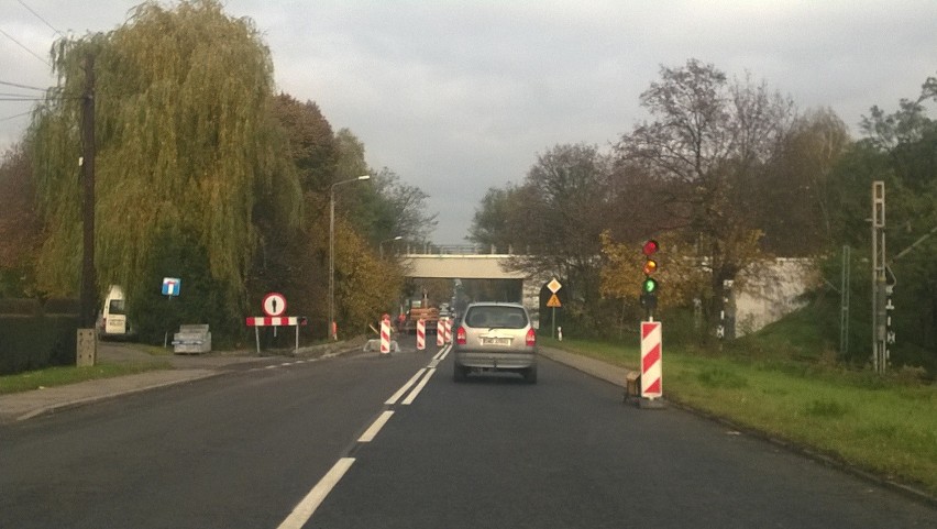 Trwa budowa chodnika na DK 78. Przy wjeździe do Wodzisławia...