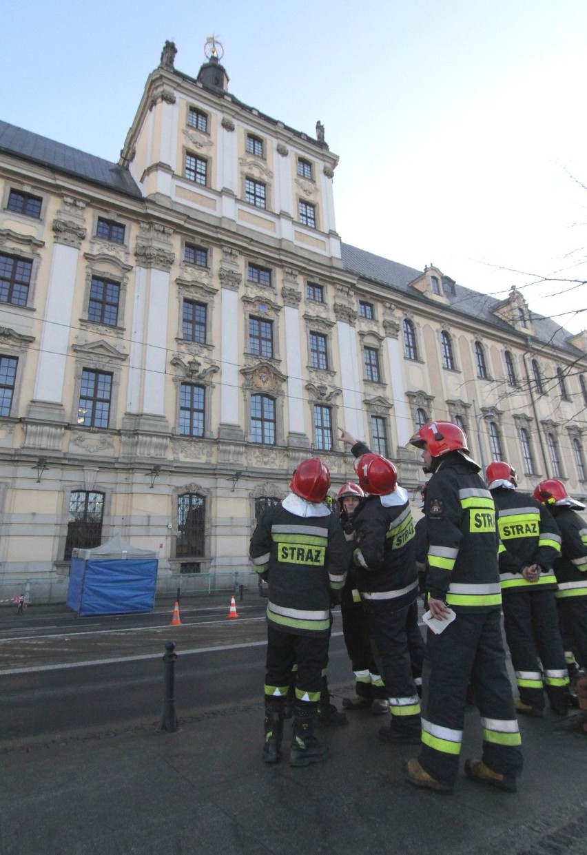 Mężczyzna spadł z wieży w budynku głównym Uniwersytetu Wrocławskiego