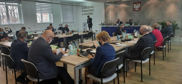 Radni Powiatu Radomskiego jednogłośnie poparli uchwałę w sprawie nadania statusu miasta Jedlni – Letnisko.