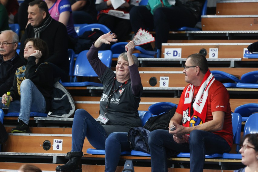 Kibice podczas zwycięskiego meczu Developresu Bella Dolina Rzeszów z siatkarkami #VolleyWrocław 3:0 [ZDJĘCIA]