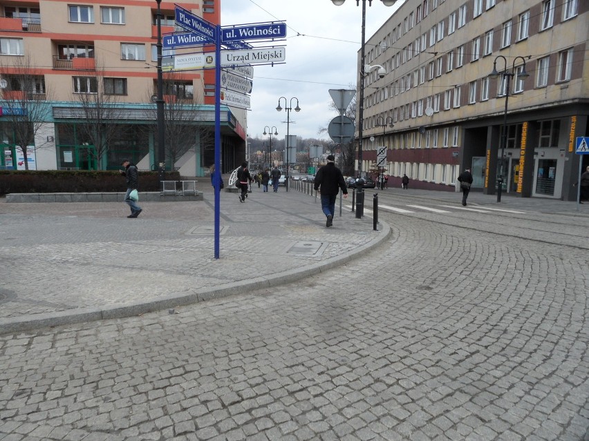 Przykład pozytywny: chodniki w okolicy Placu Wolności...
