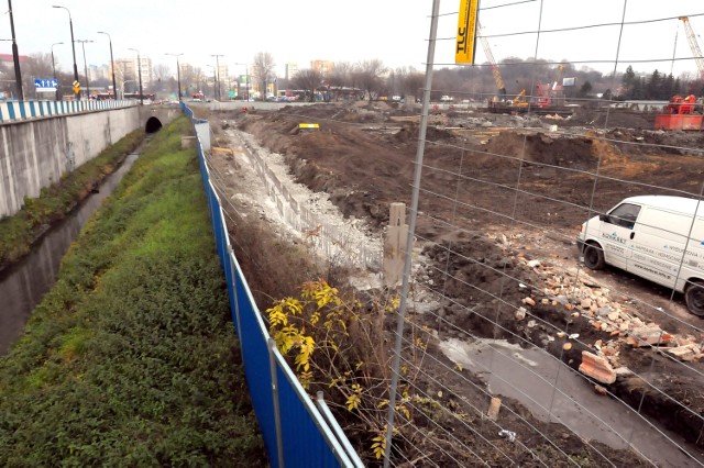 Al. Tysiąclecia:  Od środy roboty przy wjeździe na  budowę "Tarasów Zamkowych"