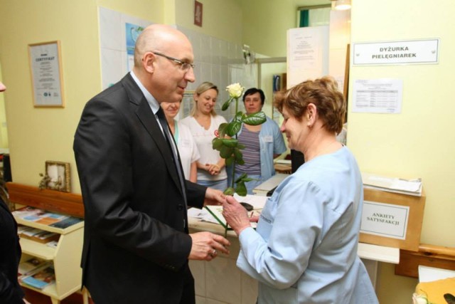 Dyrektor Jacek Sawicki spotkał się z pielęgniarkami i położnymi z okazji ich święta. Restrukturyzacja białej części szpitala będzie następnym etapem zmian