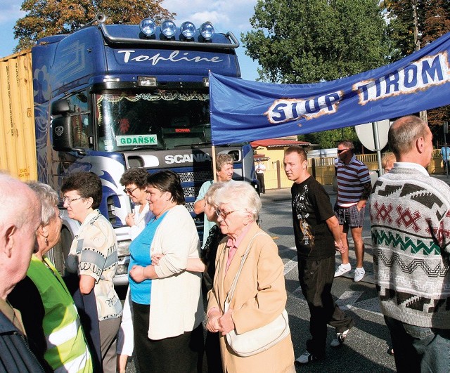 Wrzesień 2009 r. Mieszkańcy Brzezin wstrzymali ruch do Łodzi