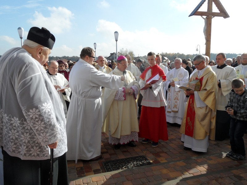 Kościół w Dyrdach: Uroczystość konsekracji