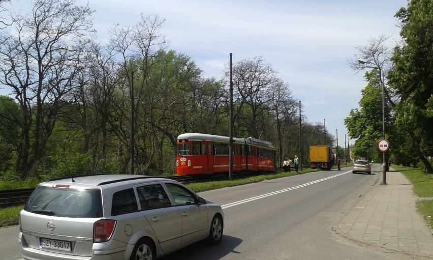 Sosnowiec: w Milowicach wykoleił się tramwaj linii nr 26 ZDJĘCIA