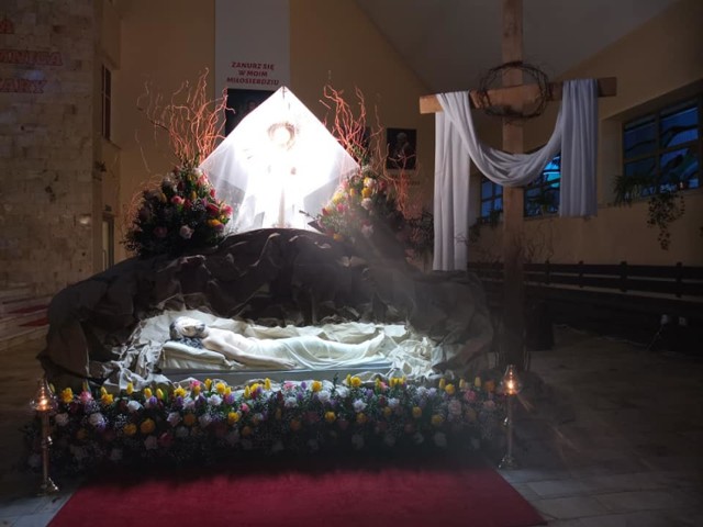 Groby Pańskie w kościołach w Bełchatowie. Wielkanoc 2020