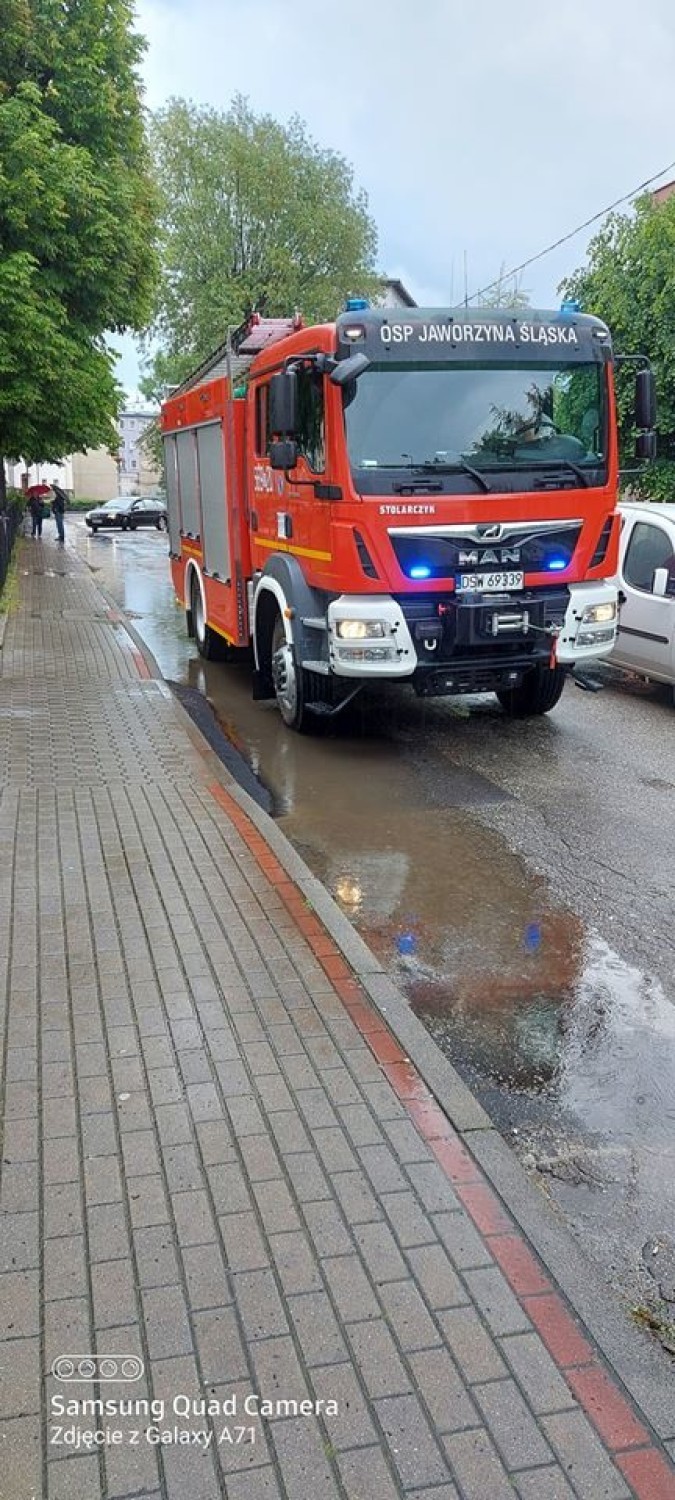 Mocno popadało i pozalewało. Strażacy wypompowywali wodę (ZDJĘCIA)