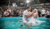 Kongres Świadków Jehowy. Przyjęli chrzest w Atlas Arenie [ZDJĘCIA+FILM]