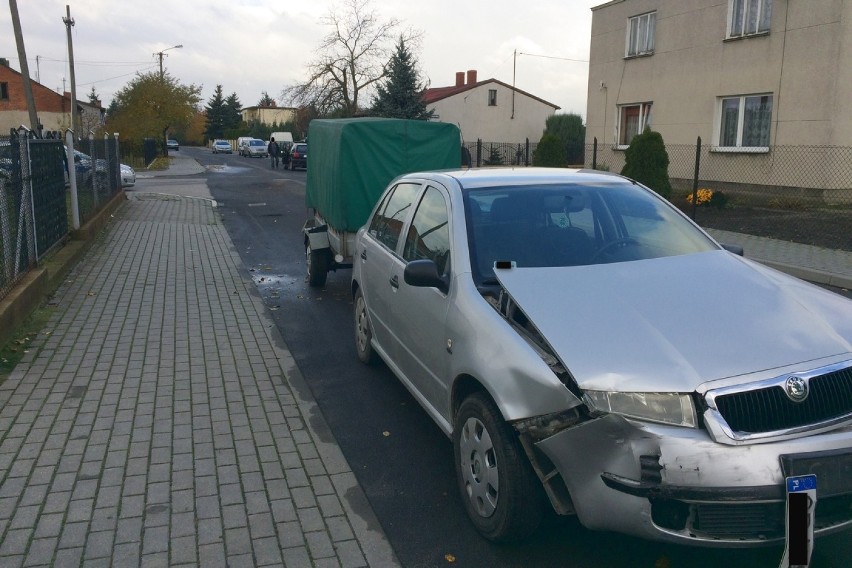 Wypadek na skrzyżowaniu ulicy Kujawskiej i Konopnickiej w Osięcinach [zdjęcia]