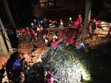 Wypadek grotołaza w jaskini w Sokolich Górach. Był ranny, akcja ratowników trwała 8 godzin