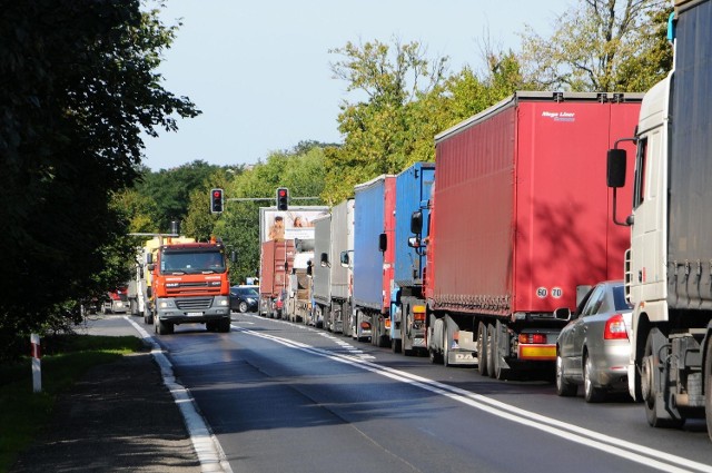 Ulicą Lechicką przejeżdża obecnie około 30 procent więcej TIR-ów, niż wcześniej