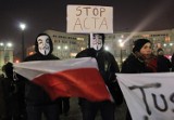 Tusk zawiesza ratyfikację ACTA. Łodzianie nadal protestują [zdjęcia+wideo]