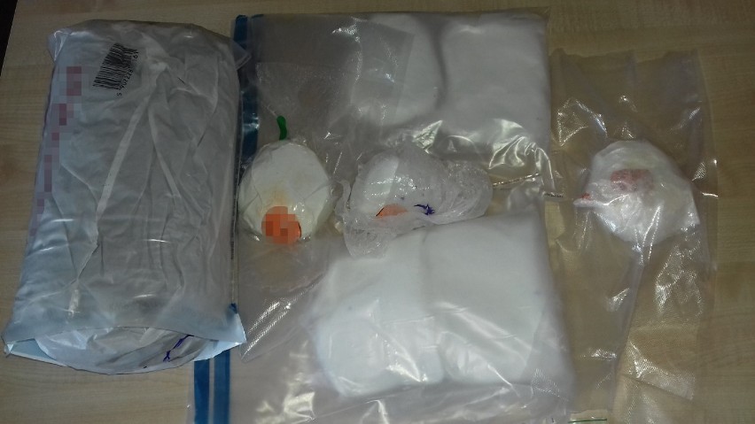 Policjanci z Chełmna zabezpieczyli ponad 4 kg narkotyków u 24-latka z powiatu [zdjęcia]