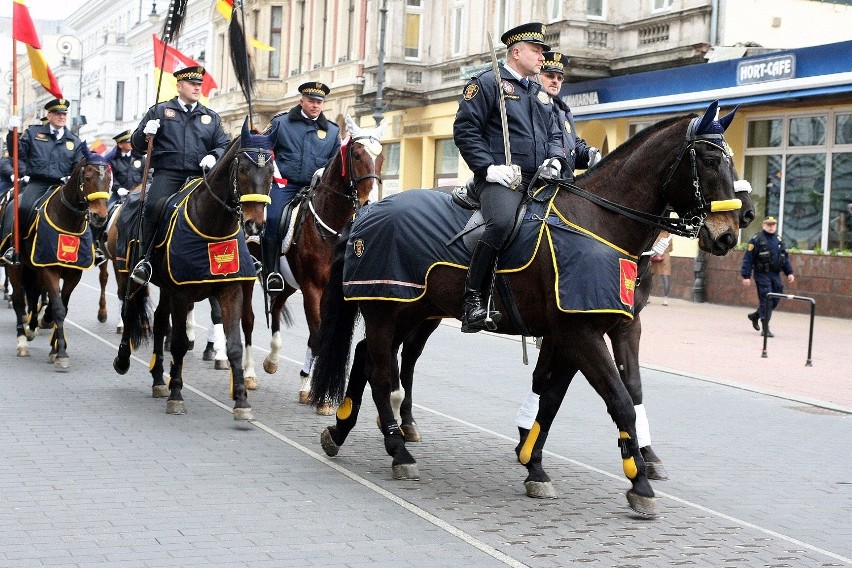 Parada konna straży miejskiej na Piotrkowskiej [ZDJĘCIA+FILM]