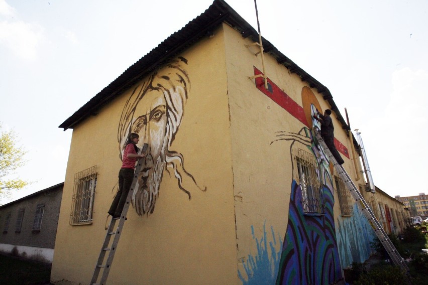 Malowali święte murale w Legnicy, pomagał nawet biskup, zobaczcie zdjęcia
