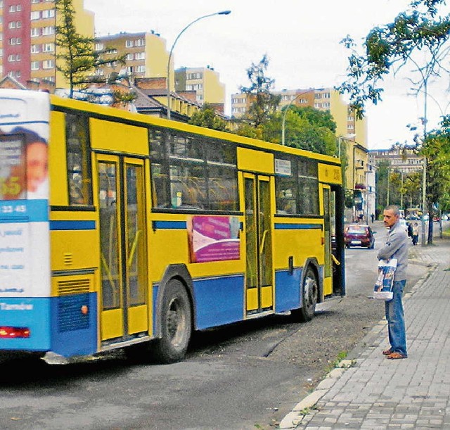 Kierowcy autobusów starają się omijać nierówności zatoki