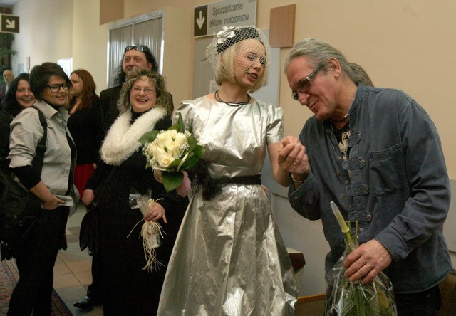 Świeżo poślubionej pani Agnieszce gratulował oczywiście Grzegorz Markowski, wokalista zespołu Perfect.