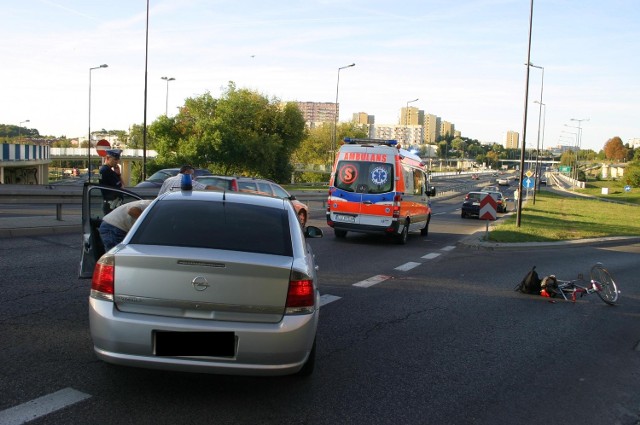 Ul. Poniatowskiego: Potrącił rowerzystę i odjechał