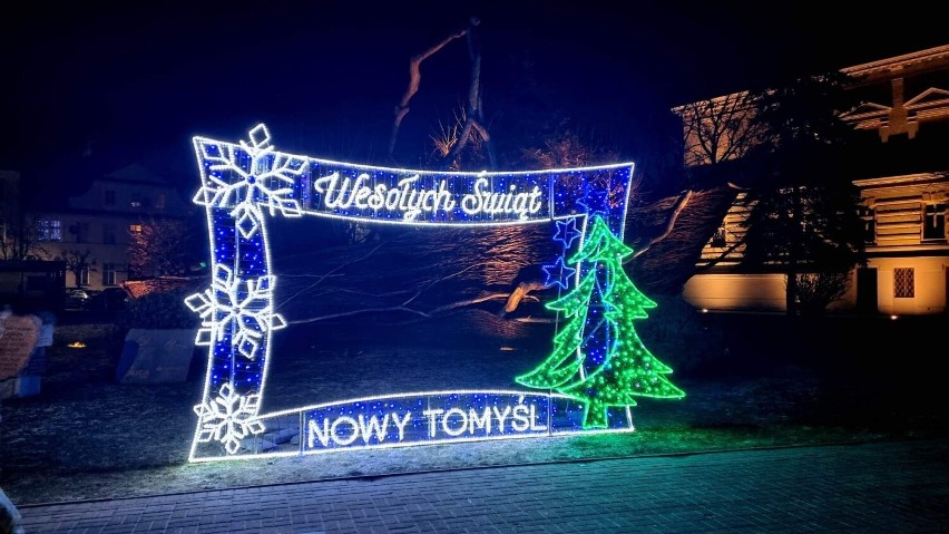 Świąteczne iluminacje już świecą w Nowym Tomyślu! 