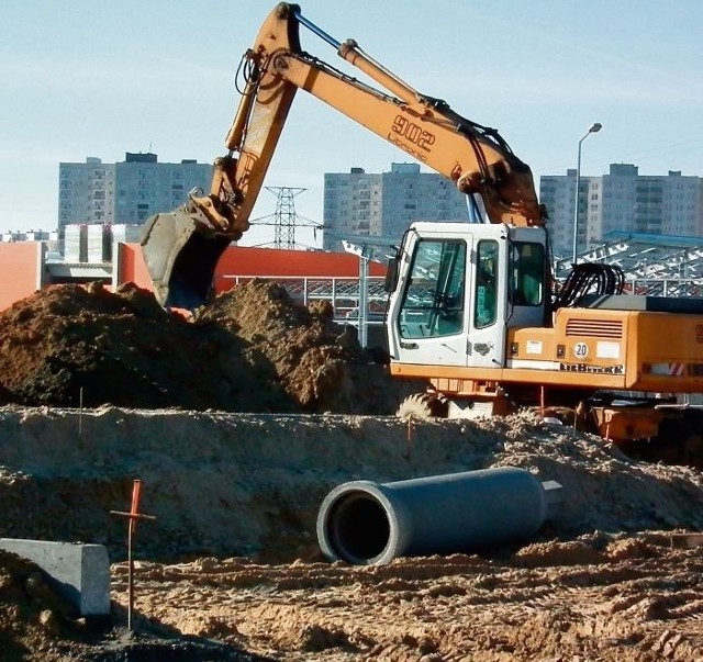 Trwa przebudowa ronda na Franowie. Klienci sklepów muszą jeździć objazdami