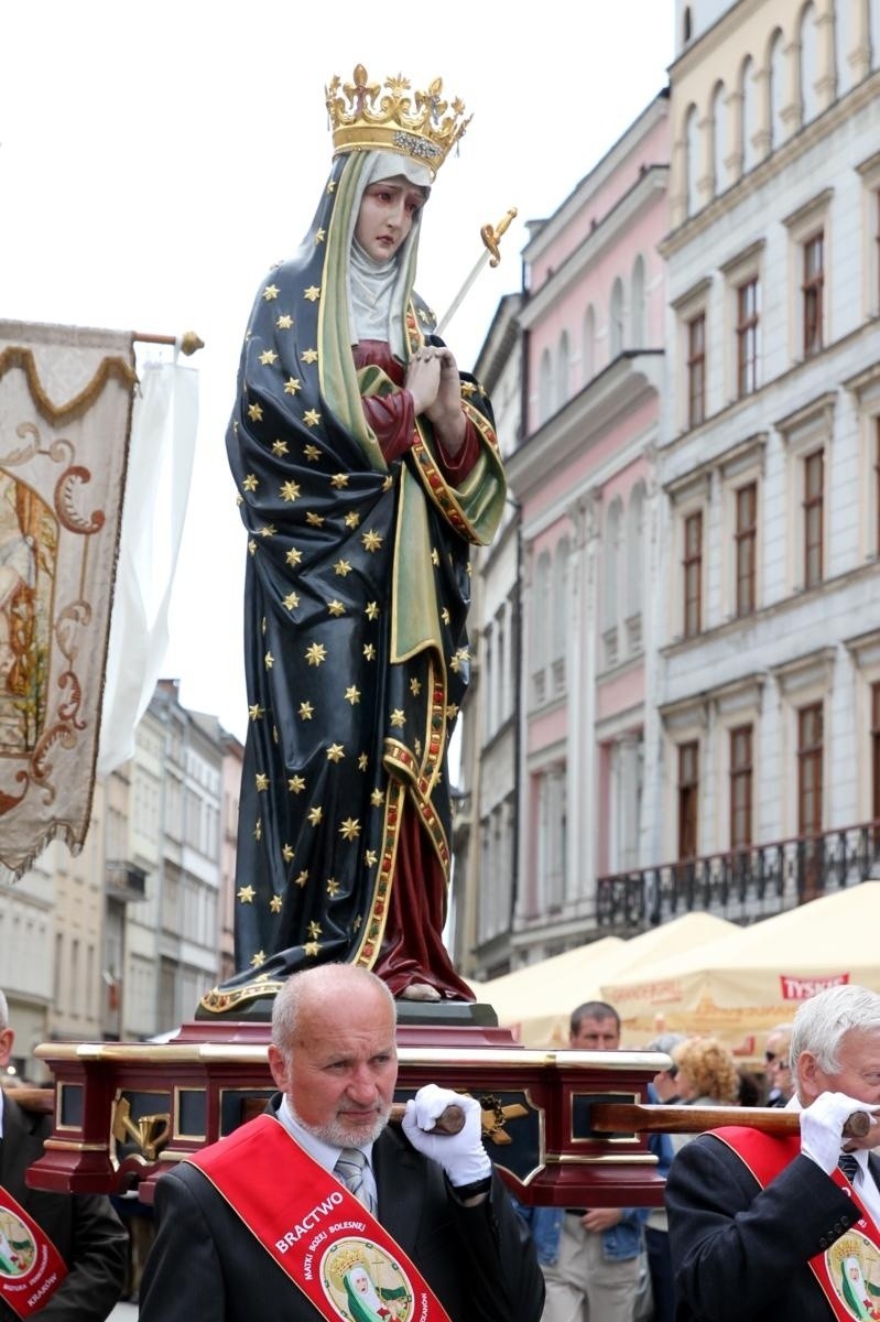 Kraków: procesja Bożego Ciała z Katedry Wawelskiej do Rynku Głównego [ZDJĘCIA]