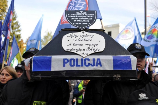 Obecny protest policjantów to pierwsze tego typu wystąpienie w obronie praw pracowniczych od czasów rządów SLD.