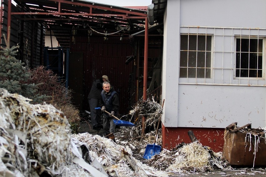 Kraków: pożar w hurtowni papieru [ZDJĘCIA]