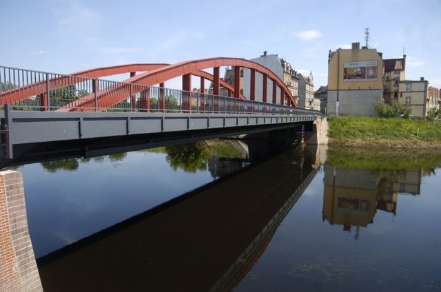 Most Biskupa Jordana (nazywany też mostem Śródeckim lub Cybińskim)  rozciąga się nad Cybiną i łączy Śródkę z Ostrowem Tumskim.