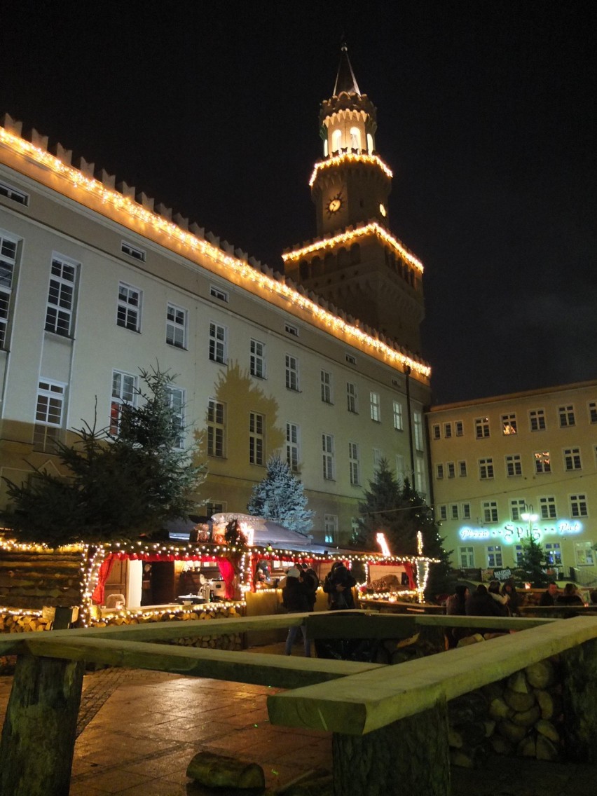 Choć Jarmark Bożonarodzeniowy w Opolu rusza 9 grudnia, w...