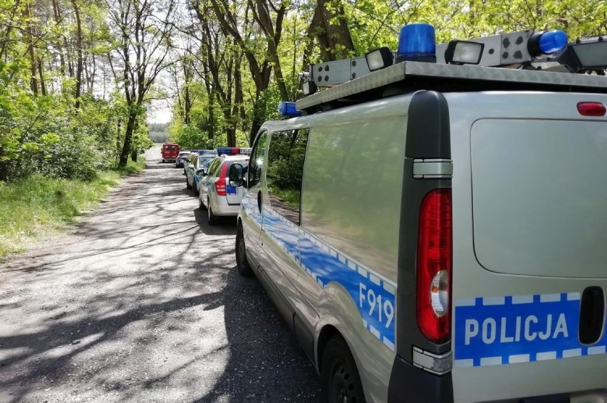 Ponad 100 policjantów i strażaków szukało 27-letniej kobiety, a ona... [ZDJĘCIA]